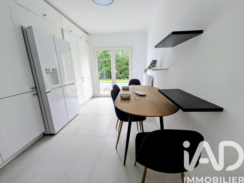 Maison - 210 m² - 8 pièces