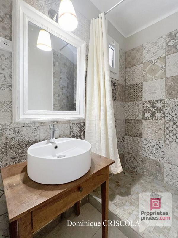 Maison - 300 m² - 12 pièces