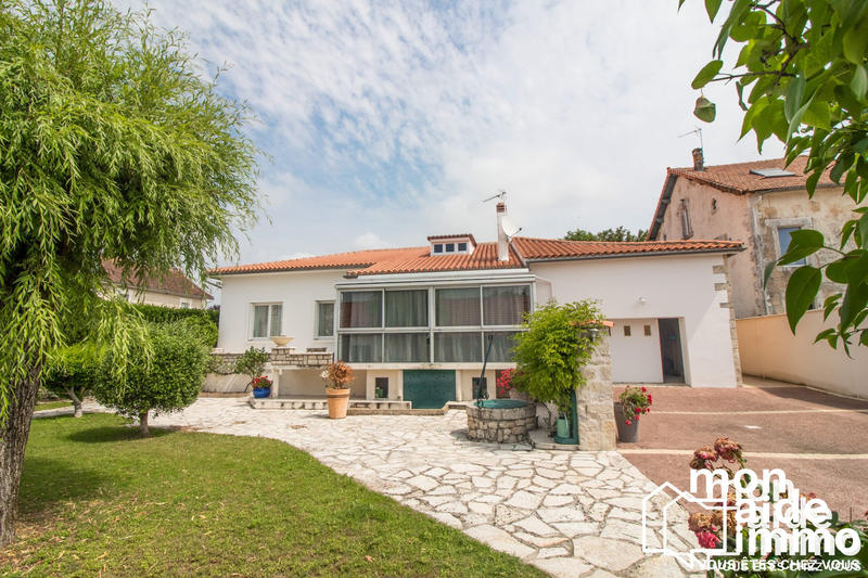 Maison - 220 m² - 5 pièces