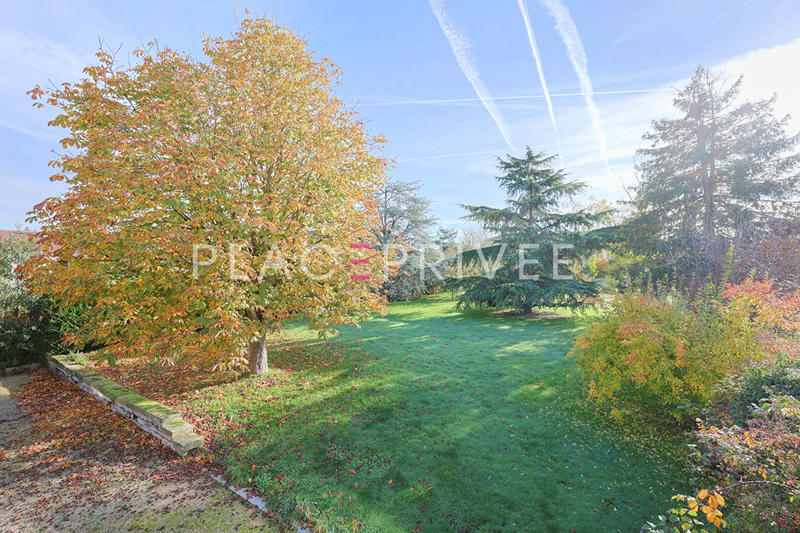 Maison - 375 m² - 10 pièces