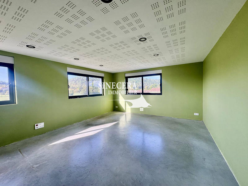 Local commercial - 10 102 m²