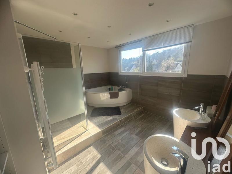 Maison - 185 m² - 8 pièces