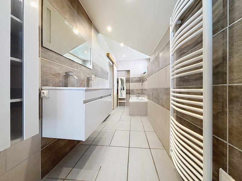 Maison - 99 m² - 5 pièces