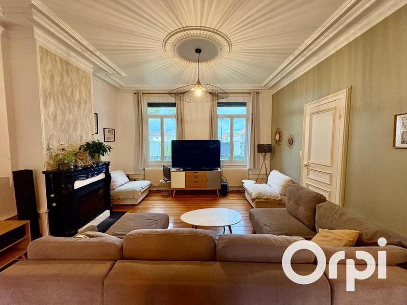 Maison - 335 m² - 8 pièces