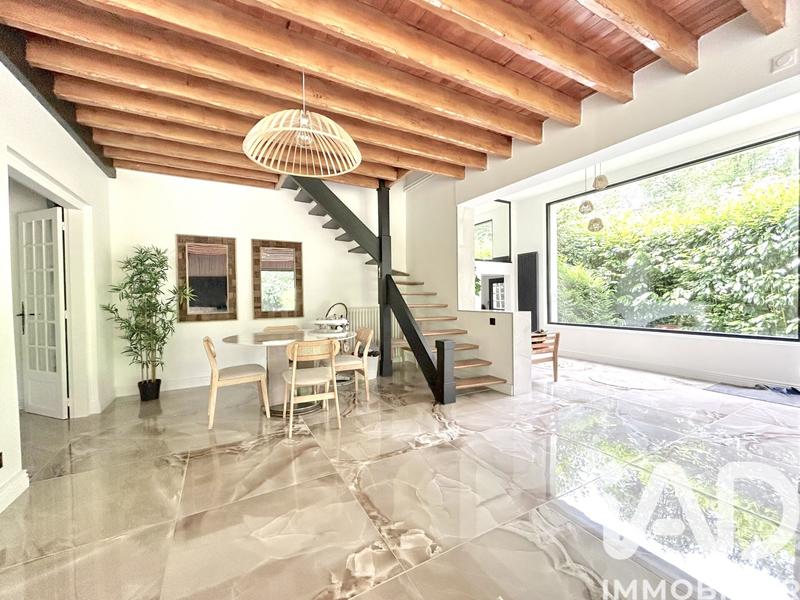 Maison - 204 m² - 7 pièces