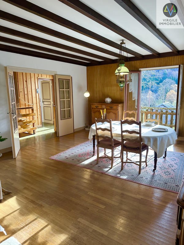 Maison - 180 m² - 7 pièces