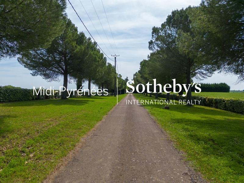 Maison - 550 m² - 20 pièces