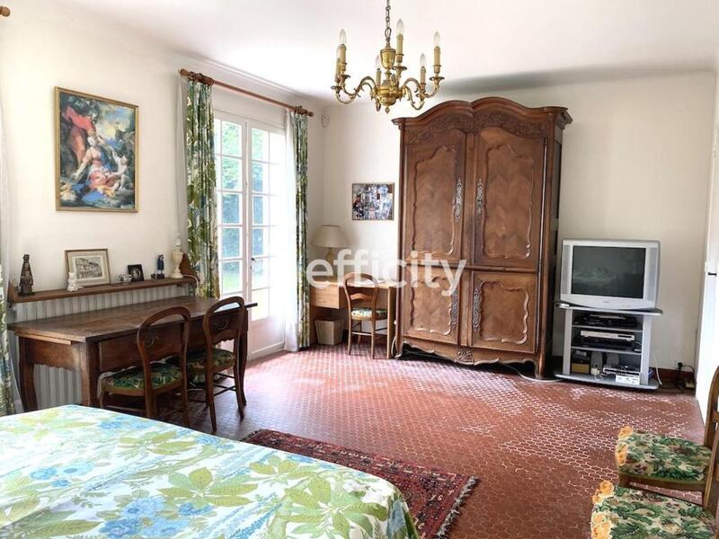 Maison - 216 m² - 11 pièces