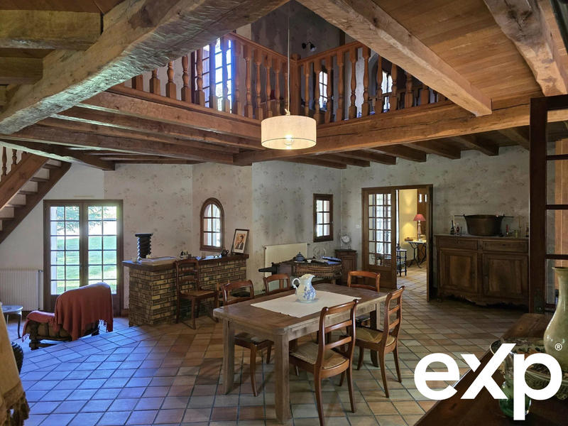Maison - 315 m² - 10 pièces