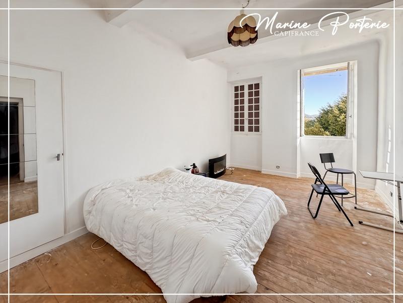 Maison traditionnelle - 420 m² - 13 pièces