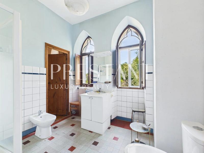 Maison - 400 m² - 10 pièces