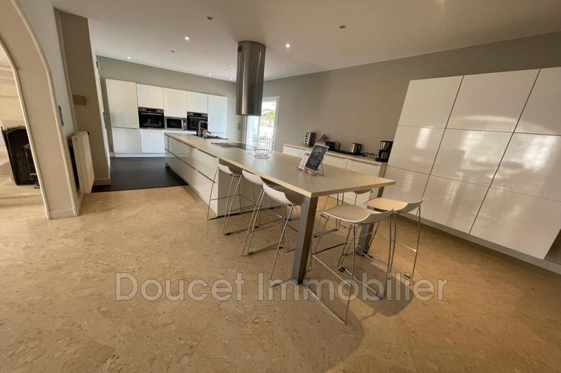 Maison - 350 m² - 9 pièces