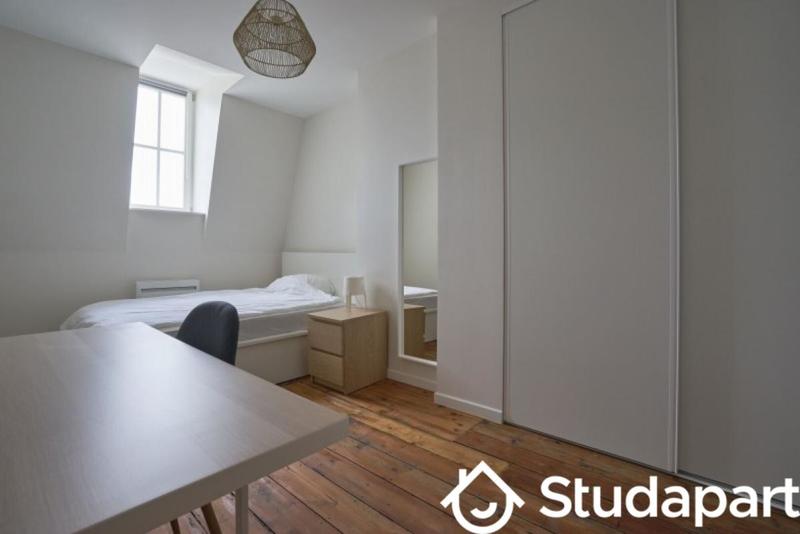 Chambre - 9 m² - 1 pièce