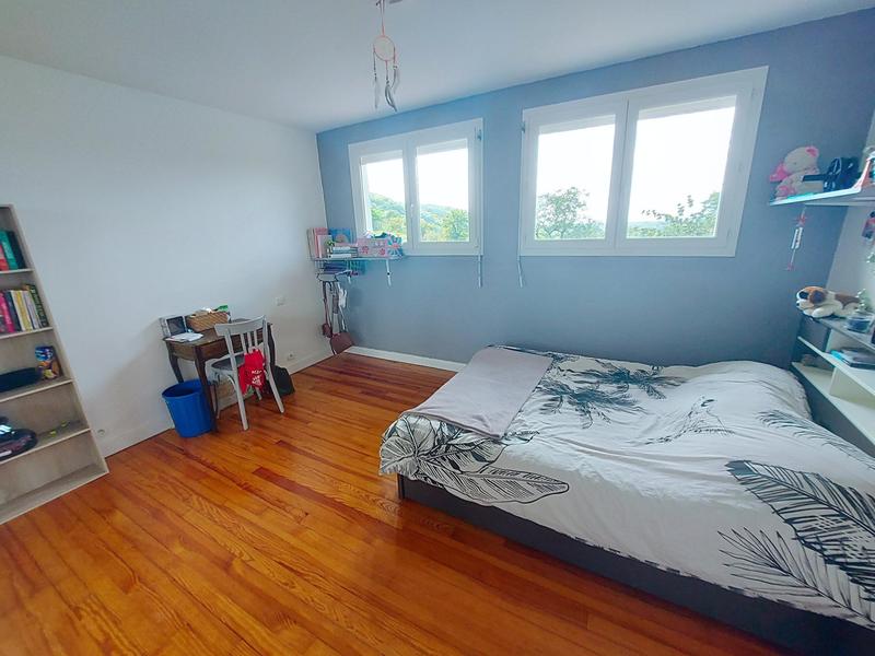 Maison - 161 m² - 8 pièces