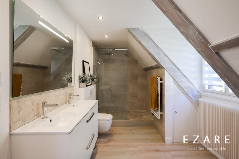 Maison - 205 m² - 7 pièces