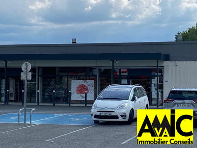 Local commercial - 1 226 m² - 5 pièces