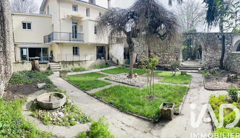 Maison de maîtres - 260 m² - 14 pièces