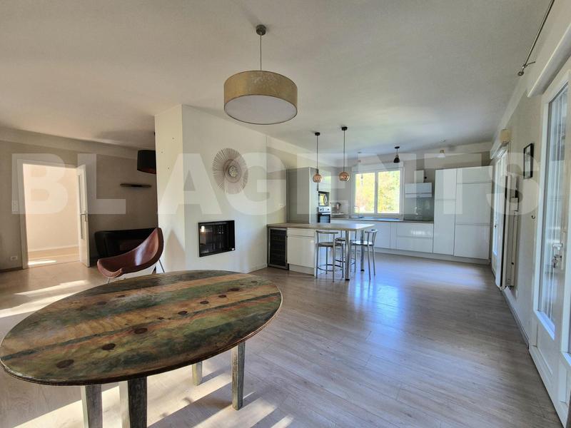 Maison - 215 m² - 7 pièces