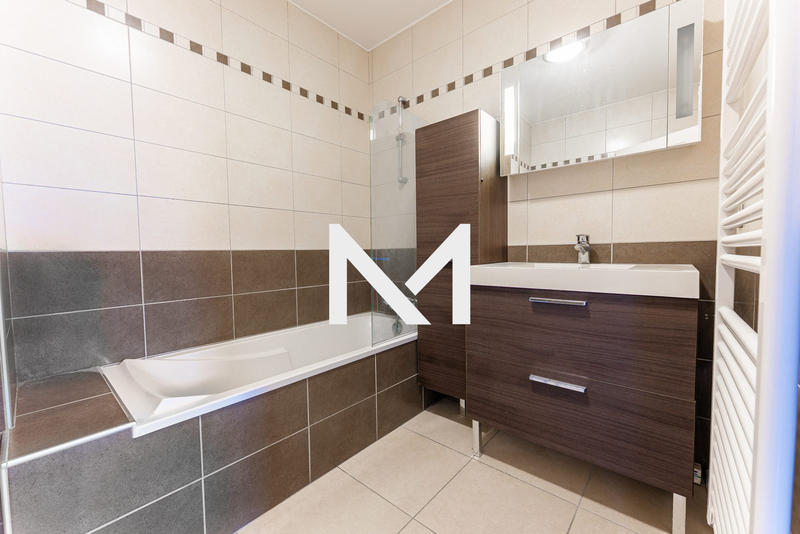 Appartement - 100 m² - 3 pièces