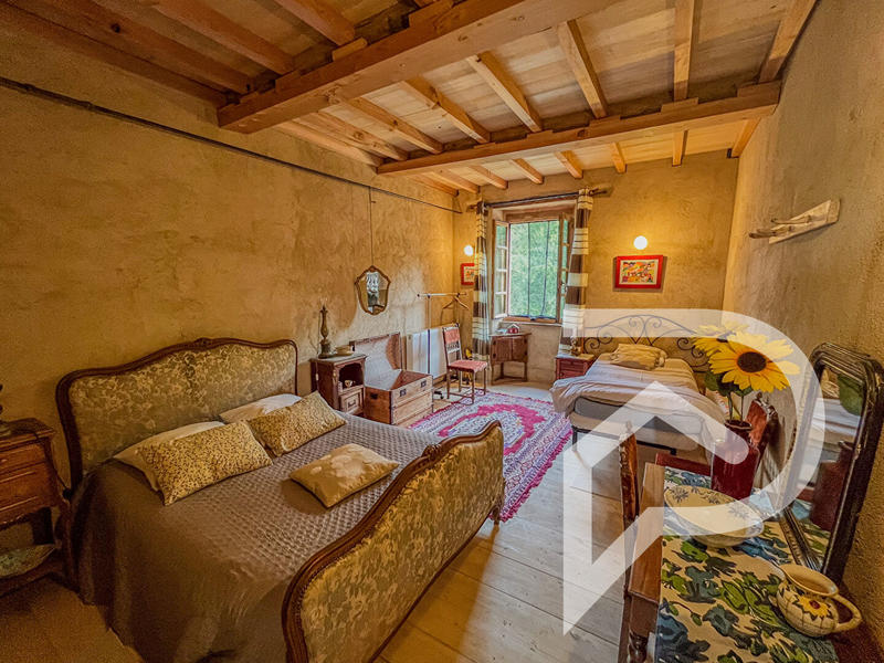 Maison - 228 m² - 7 pièces