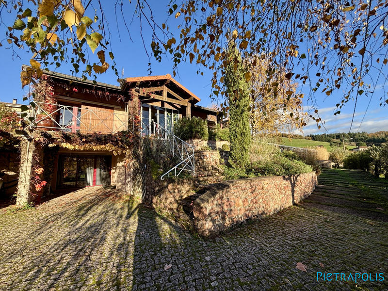 Maison - 232 m² - 9 pièces