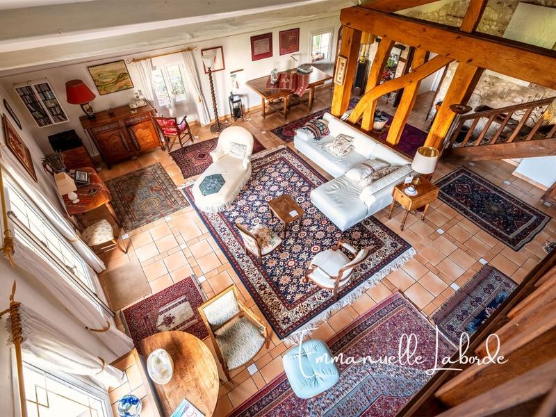 Propriété - 315 m² - 9 pièces