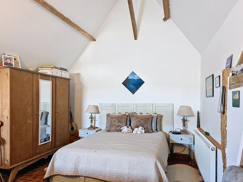 Maison - 230 m² - 9 pièces