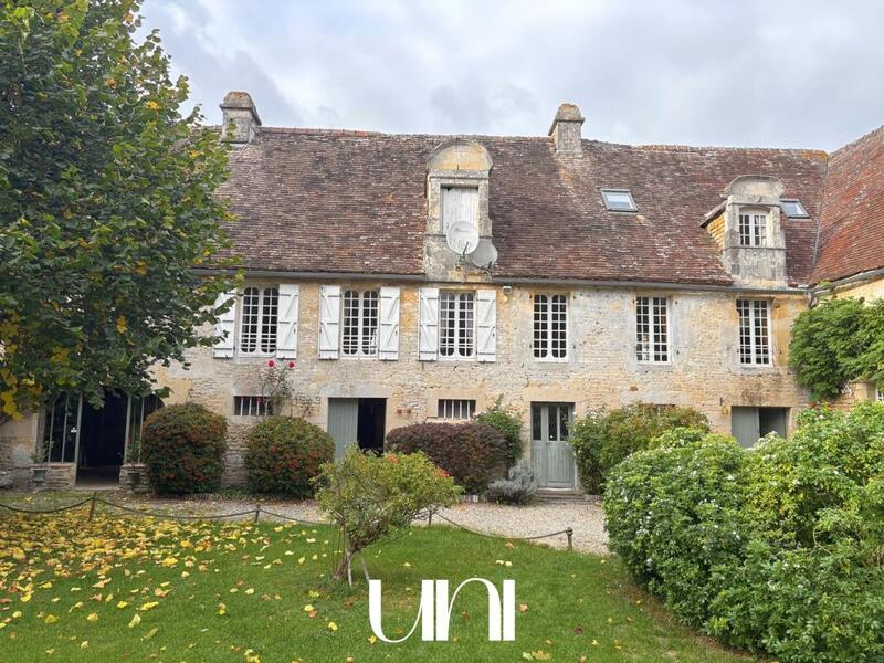 Maison - 600 m² - 10 pièces