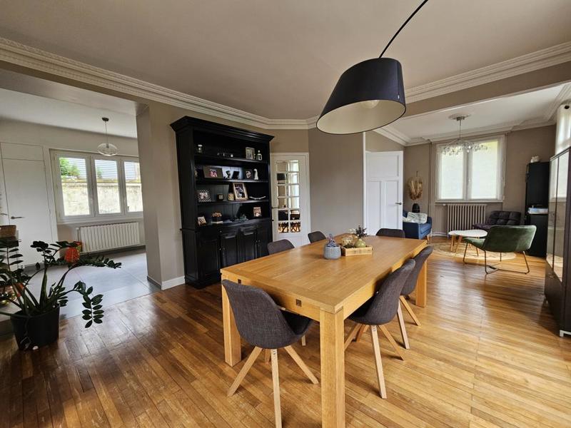 Maison - 251 m² - 10 pièces