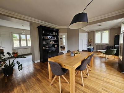 Maison - 251 m² - 10 pièces