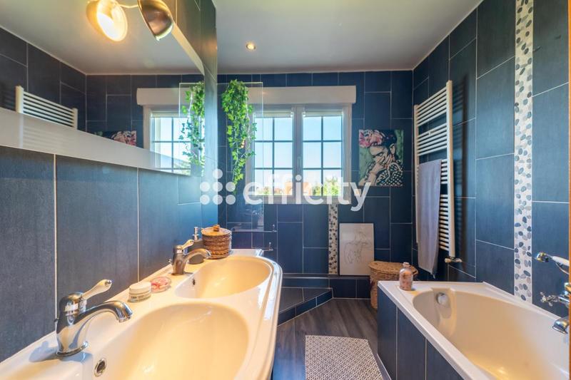 Maison - 155 m² - 8 pièces