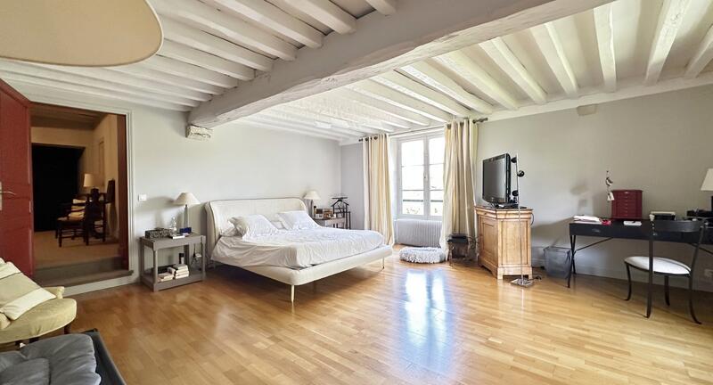 Maison - 450 m² - 12 pièces