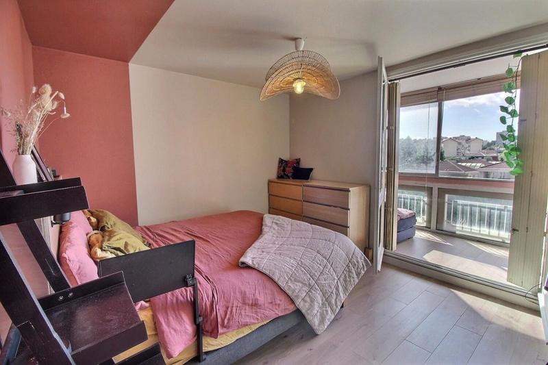 Appartement - 97 m² - 5 pièces