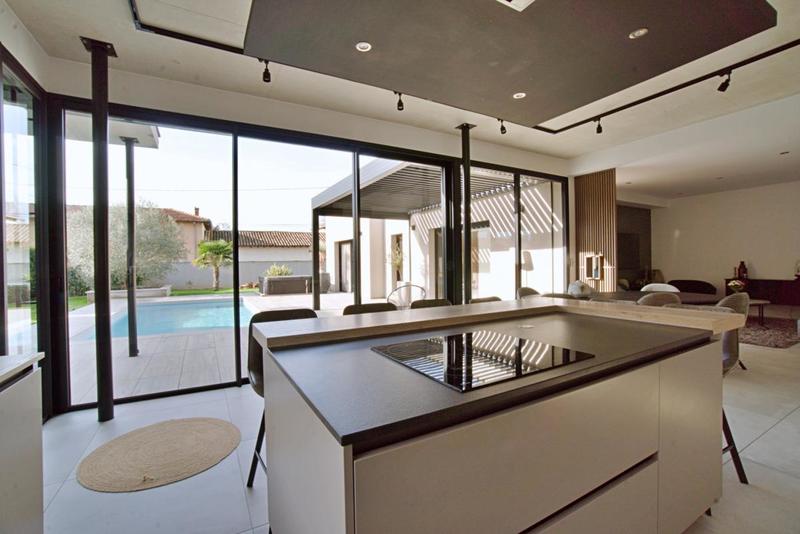 Maison - 250 m² - 7 pièces