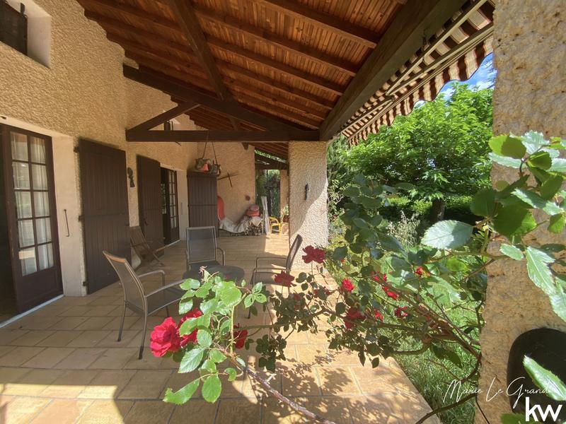 Maison - 201 m² - 7 pièces