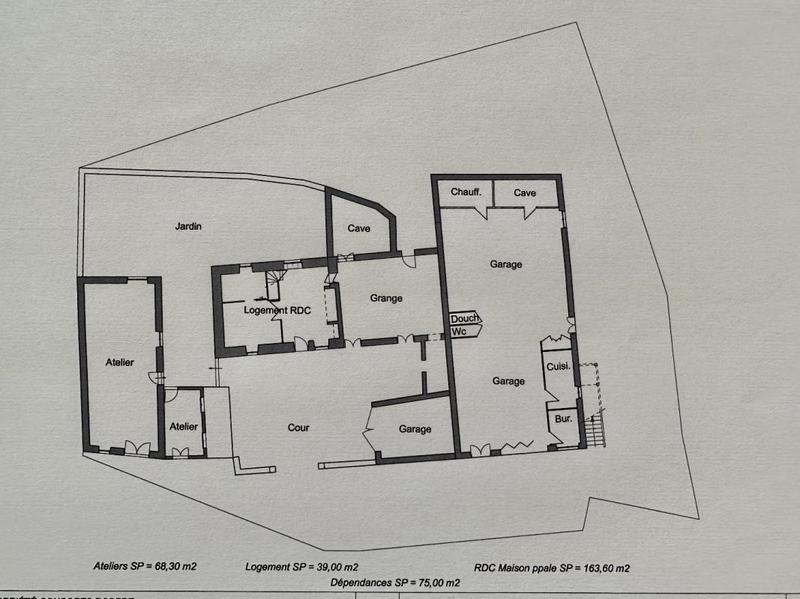 Maison - 224 m² - 13 pièces