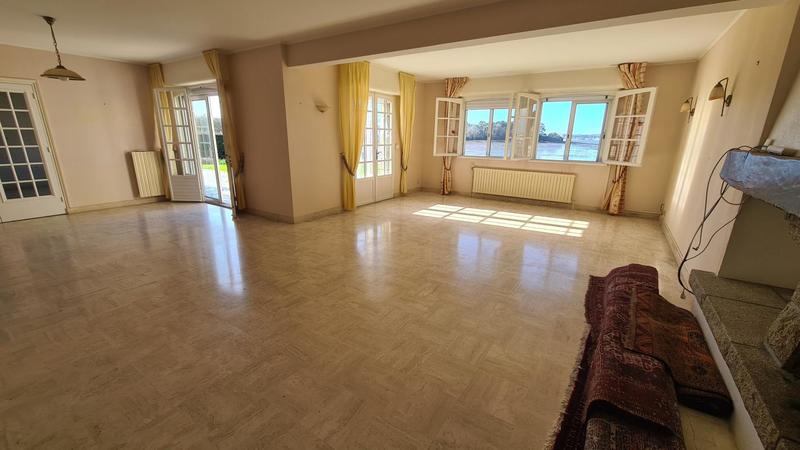 Maison - 270 m² - 8 pièces