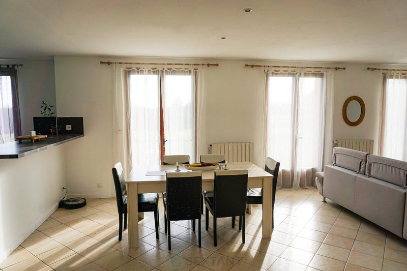 Maison - 215 m² - 7 pièces