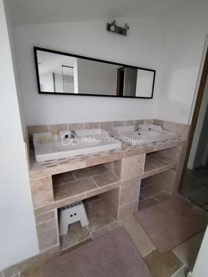 Maison traditionnelle - 330 m² - 11 pièces