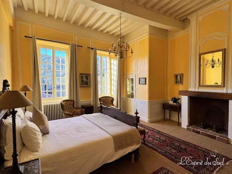 Maison - 668 m² - 14 pièces