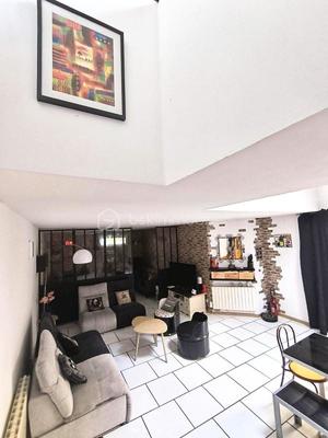 Loft - 245 m² - 5 pièces