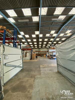 Entrepôt - 2 150 m²
