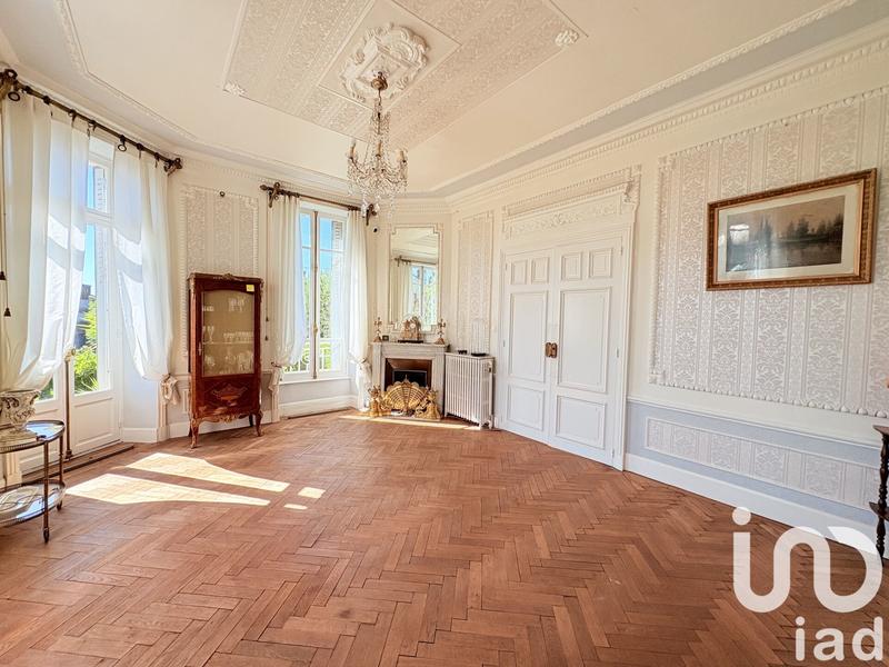 Maison - 271 m² - 9 pièces