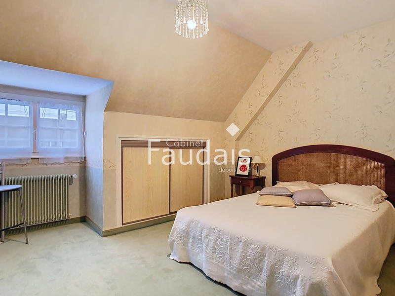 Maison - 180 m² - 8 pièces