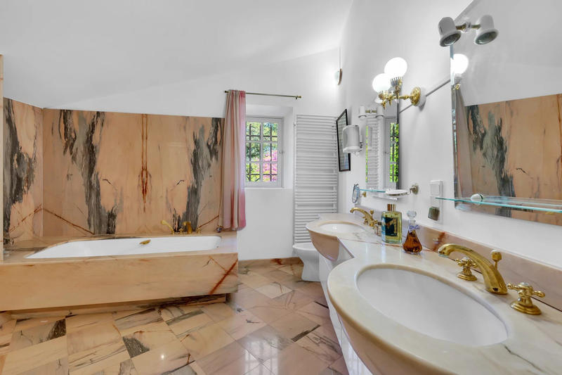 Bastide - 342 m² - 9 pièces