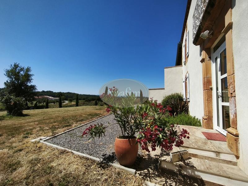 Maison - 200 m² - 7 pièces