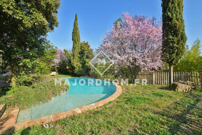 Maison - 211 m² - 6 pièces