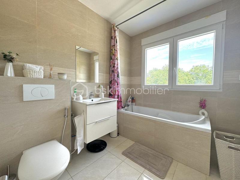 Maison - 140 m² - 6 pièces