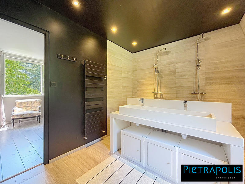 Villa - 244 m² - 7 pièces