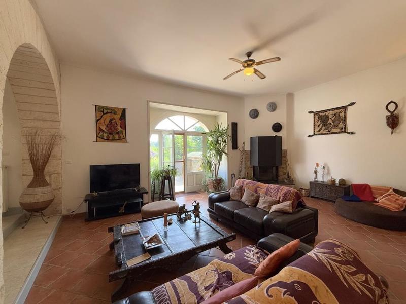 Maison - 300 m² - 7 pièces